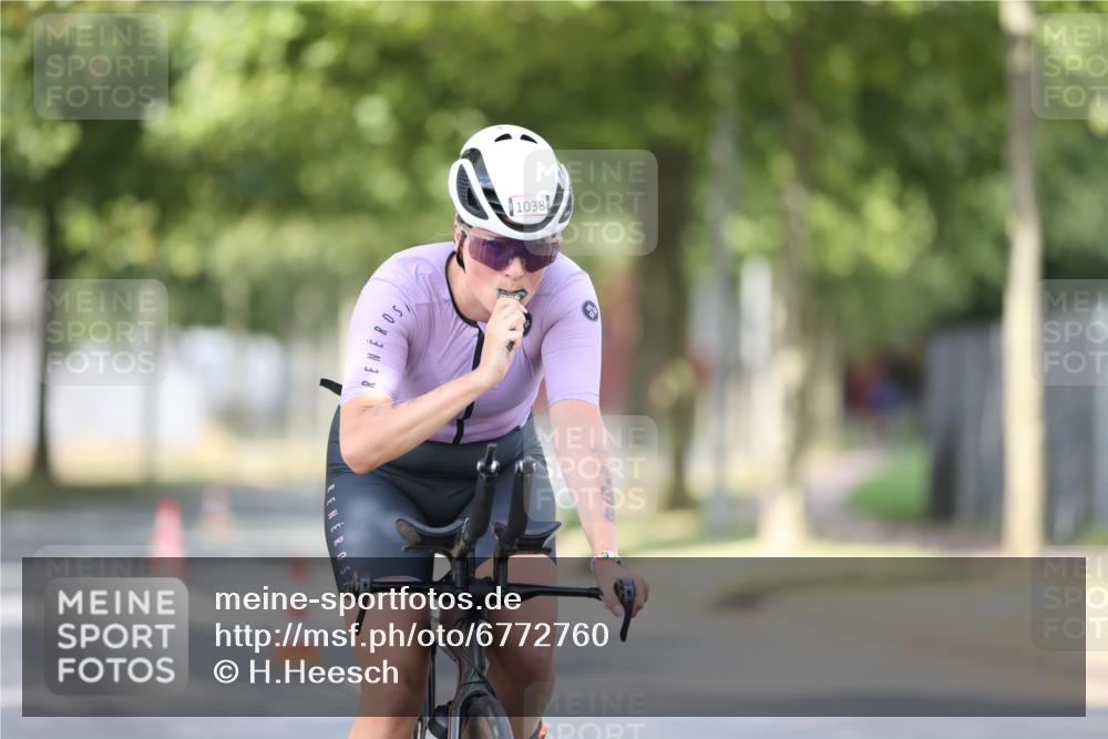 11.08.2024 - GEWOBA Citytriathlon Bremen H.Heesch http://msf.ph/oto/6772760 11.08.2024 11:38:45 Radfahren 769, 824, 1038 meine-sportfotos.de