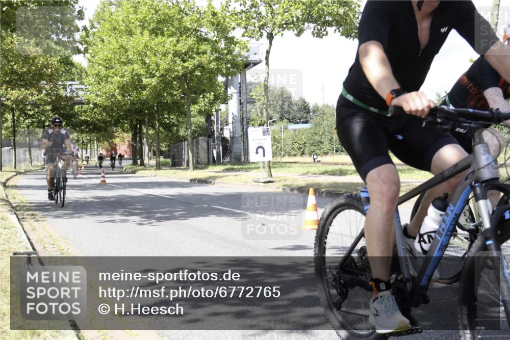 11.08.2024 - GEWOBA Citytriathlon Bremen H.Heesch http://msf.ph/oto/6772765 11.08.2024 13:16:54 Radfahren 365, 366, 397, 431, 440, 466, 486, 521, 544, 547, 618, 693 meine-sportfotos.de