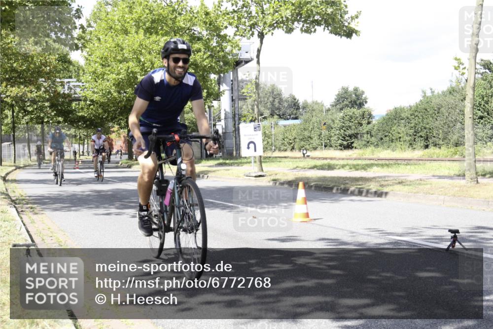 11.08.2024 - GEWOBA Citytriathlon Bremen H.Heesch http://msf.ph/oto/6772768 11.08.2024 13:16:55 Radfahren 365, 366, 397, 431, 440, 466, 486, 521, 544, 547, 618, 693 meine-sportfotos.de