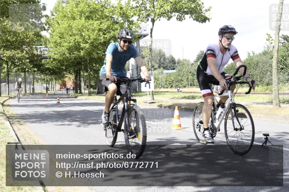 11.08.2024 - GEWOBA Citytriathlon Bremen H.Heesch http://msf.ph/oto/6772771 11.08.2024 13:16:56 Radfahren 365, 366, 397, 431, 440, 466, 486, 521, 544, 547, 618, 693 meine-sportfotos.de