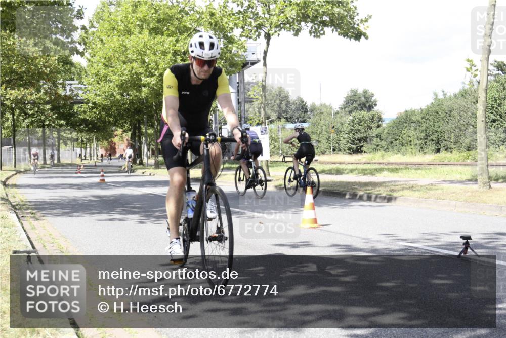 11.08.2024 - GEWOBA Citytriathlon Bremen H.Heesch http://msf.ph/oto/6772774 11.08.2024 13:16:59 Radfahren 365, 366, 397, 431, 440, 466, 486, 521, 544, 547, 618, 677, 693, 724 meine-sportfotos.de