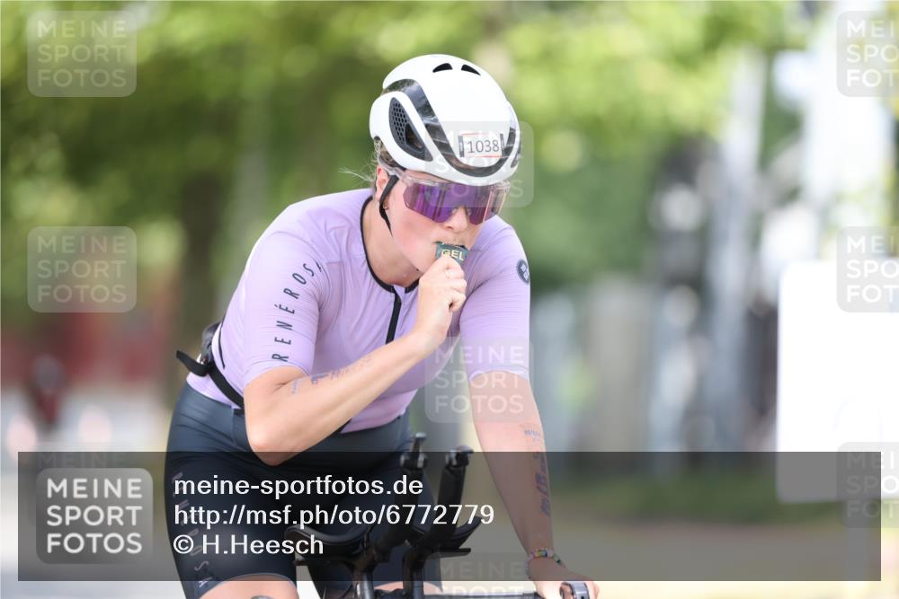 11.08.2024 - GEWOBA Citytriathlon Bremen H.Heesch http://msf.ph/oto/6772779 11.08.2024 11:38:45 Radfahren 769, 824, 1038 meine-sportfotos.de
