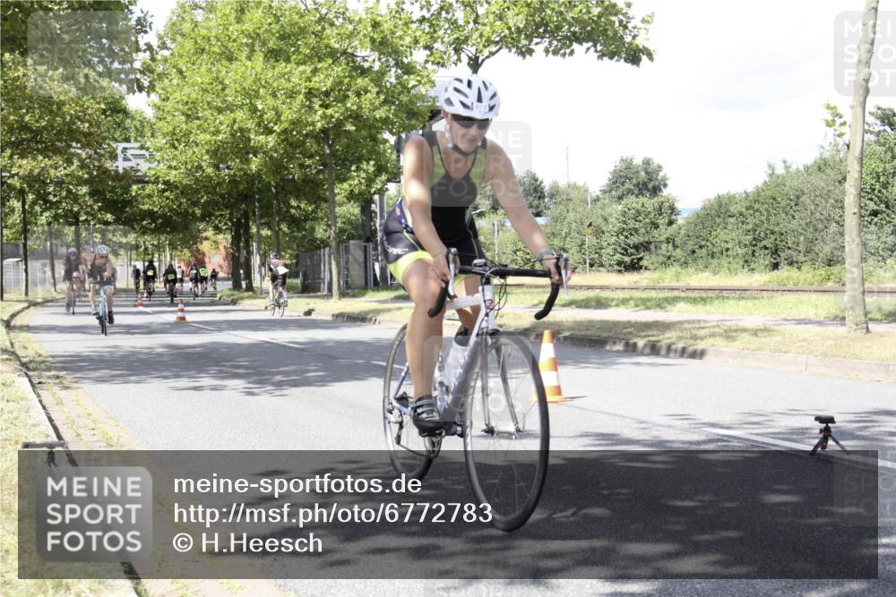 11.08.2024 - GEWOBA Citytriathlon Bremen H.Heesch http://msf.ph/oto/6772783 11.08.2024 13:17:11 Radfahren 424, 440, 450, 463, 488, 594, 598, 630, 677, 693, 710, 724 meine-sportfotos.de