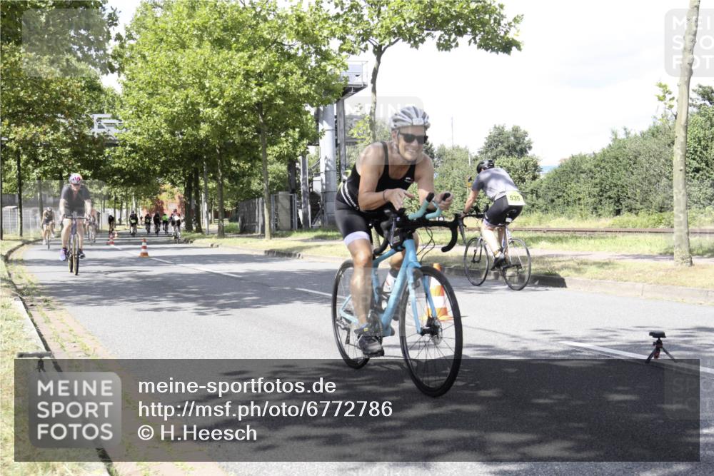 11.08.2024 - GEWOBA Citytriathlon Bremen H.Heesch http://msf.ph/oto/6772786 11.08.2024 13:17:12 Radfahren 424, 440, 450, 463, 488, 594, 598, 630, 677, 693, 710, 724 meine-sportfotos.de