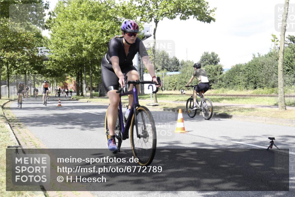 11.08.2024 - GEWOBA Citytriathlon Bremen H.Heesch http://msf.ph/oto/6772789 11.08.2024 13:17:14 Radfahren 424, 440, 450, 463, 483, 488, 594, 598, 611, 630, 677, 693, 710, 724 meine-sportfotos.de