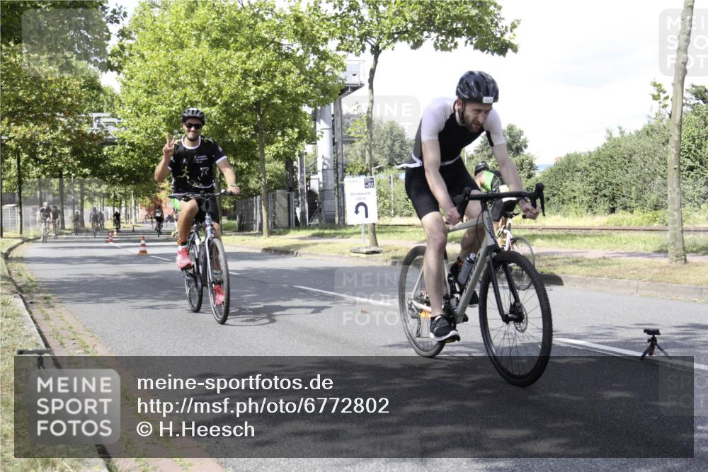 11.08.2024 - GEWOBA Citytriathlon Bremen H.Heesch http://msf.ph/oto/6772802 11.08.2024 13:17:20 Radfahren 412, 424, 450, 463, 483, 488, 594, 598, 611, 630, 677, 710, 724 meine-sportfotos.de
