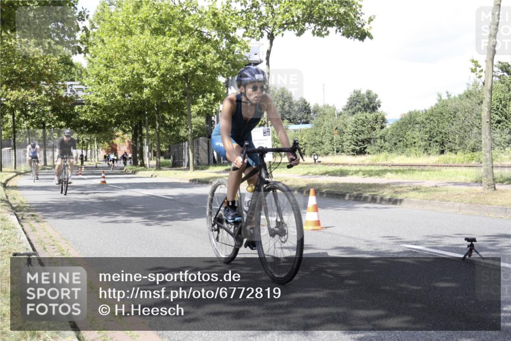 11.08.2024 - GEWOBA Citytriathlon Bremen H.Heesch http://msf.ph/oto/6772819 11.08.2024 13:17:27 Radfahren 243, 412, 424, 429, 450, 463, 483, 488, 553, 594, 611, 630, 710 meine-sportfotos.de