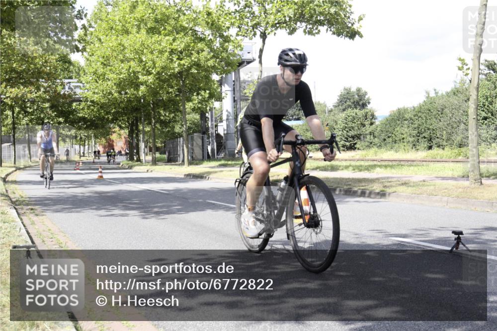 11.08.2024 - GEWOBA Citytriathlon Bremen H.Heesch http://msf.ph/oto/6772822 11.08.2024 13:17:28 Radfahren 243, 412, 424, 429, 450, 463, 483, 488, 548, 553, 594, 611, 630 meine-sportfotos.de