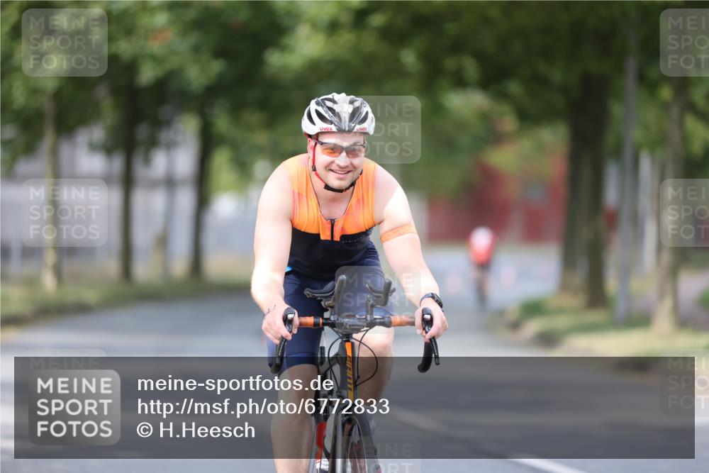 11.08.2024 - GEWOBA Citytriathlon Bremen H.Heesch http://msf.ph/oto/6772833 11.08.2024 11:39:04 Radfahren 821 meine-sportfotos.de