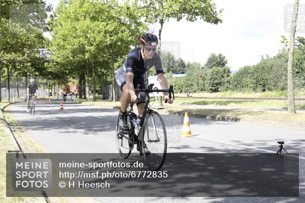11.08.2024 - GEWOBA Citytriathlon Bremen H.Heesch http://msf.ph/oto/6772835 11.08.2024 13:17:38 Radfahren 243, 403, 412, 429, 483, 548, 553, 611, 699, 725 meine-sportfotos.de