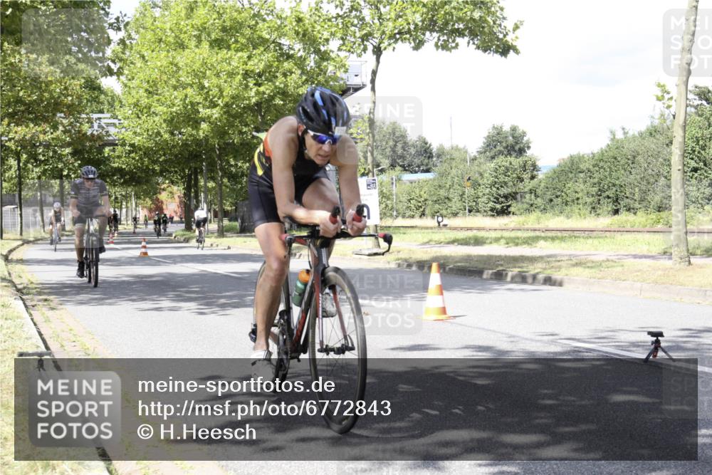 11.08.2024 - GEWOBA Citytriathlon Bremen H.Heesch http://msf.ph/oto/6772843 11.08.2024 13:17:49 Radfahren 243, 320, 367, 369, 403, 429, 541, 548, 559, 580, 615, 699, 725 meine-sportfotos.de
