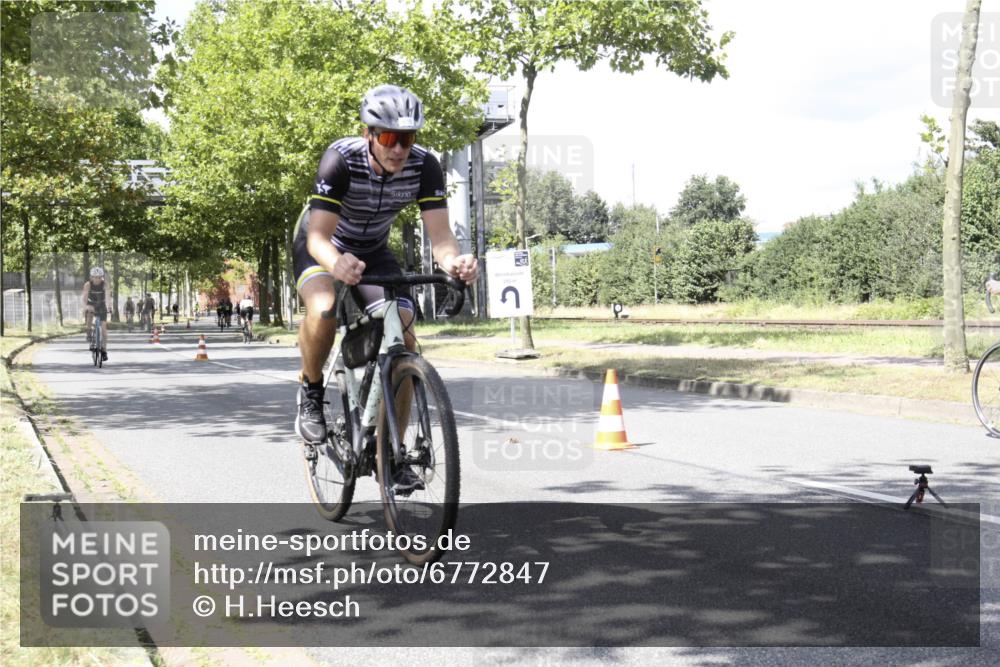 11.08.2024 - GEWOBA Citytriathlon Bremen H.Heesch http://msf.ph/oto/6772847 11.08.2024 13:17:50 Radfahren 320, 367, 369, 403, 429, 541, 548, 559, 580, 615, 699, 725 meine-sportfotos.de