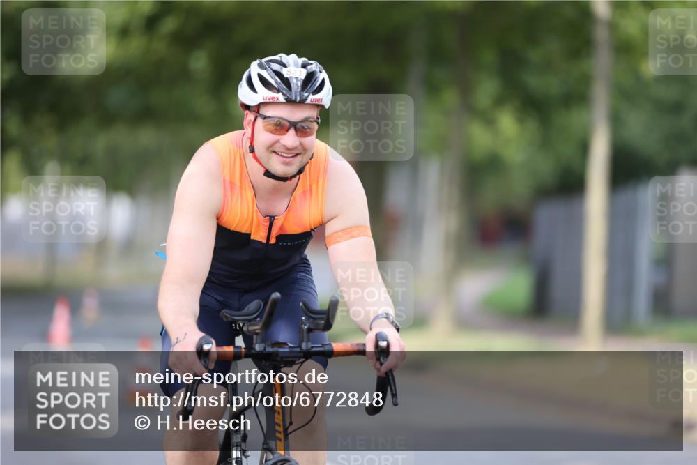 11.08.2024 - GEWOBA Citytriathlon Bremen H.Heesch http://msf.ph/oto/6772848 11.08.2024 11:39:04 Radfahren 821 meine-sportfotos.de
