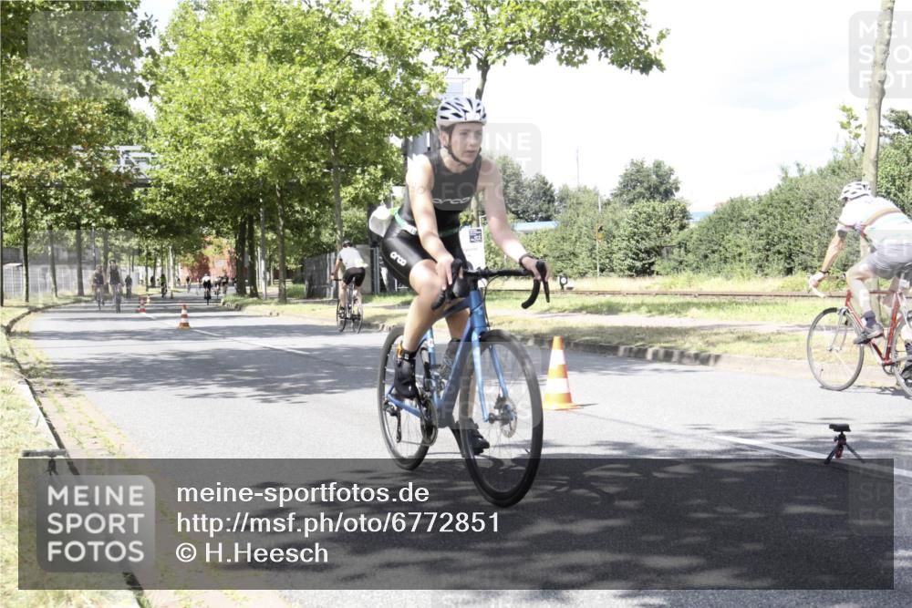 11.08.2024 - GEWOBA Citytriathlon Bremen H.Heesch http://msf.ph/oto/6772851 11.08.2024 13:17:52 Radfahren 320, 367, 369, 403, 522, 541, 548, 559, 580, 615, 699, 725 meine-sportfotos.de
