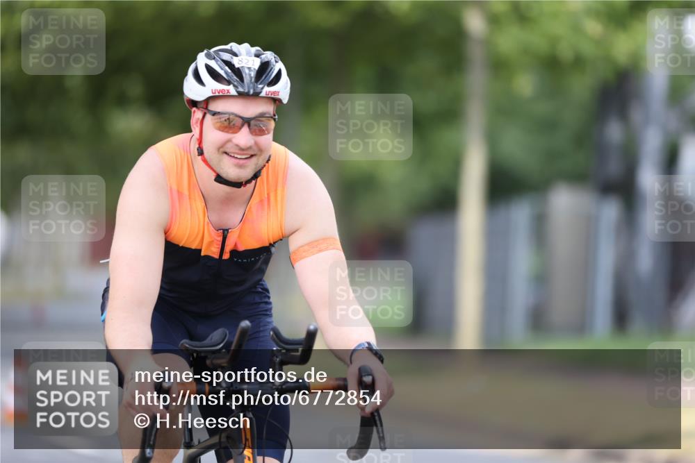 11.08.2024 - GEWOBA Citytriathlon Bremen H.Heesch http://msf.ph/oto/6772854 11.08.2024 11:39:04 Radfahren 821 meine-sportfotos.de