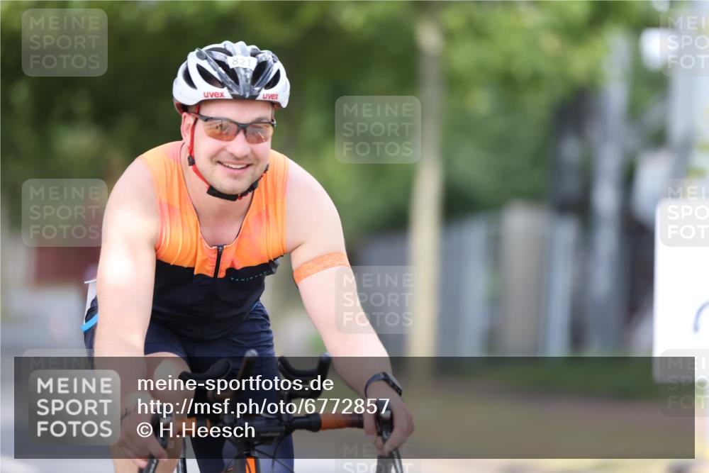 11.08.2024 - GEWOBA Citytriathlon Bremen H.Heesch http://msf.ph/oto/6772857 11.08.2024 11:39:04 Radfahren 821 meine-sportfotos.de