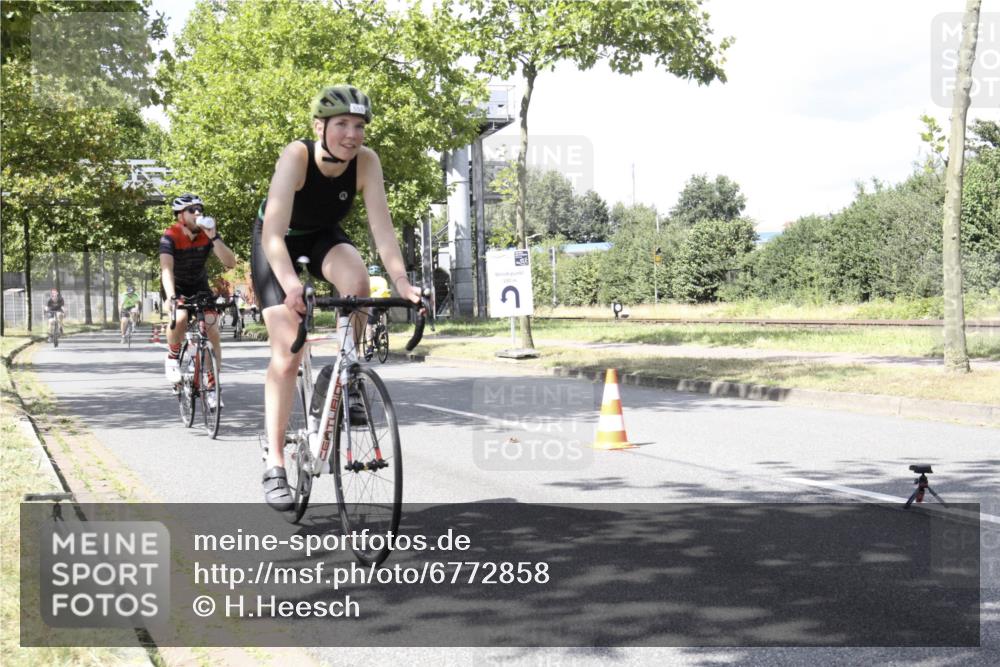 11.08.2024 - GEWOBA Citytriathlon Bremen H.Heesch http://msf.ph/oto/6772858 11.08.2024 13:17:57 Radfahren 320, 367, 369, 403, 522, 535, 541, 559, 580, 615, 699, 725 meine-sportfotos.de