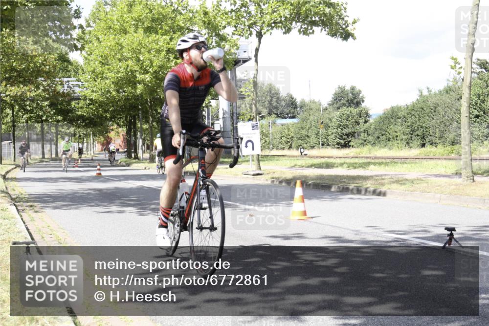 11.08.2024 - GEWOBA Citytriathlon Bremen H.Heesch http://msf.ph/oto/6772861 11.08.2024 13:17:58 Radfahren 320, 367, 369, 403, 522, 535, 541, 559, 580, 615, 699, 725 meine-sportfotos.de