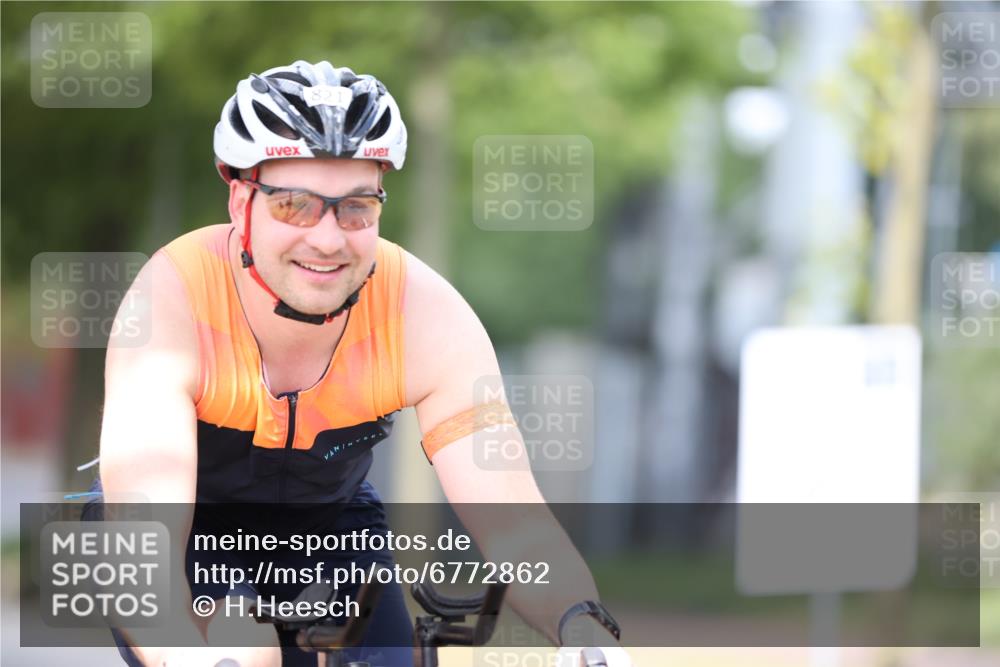 11.08.2024 - GEWOBA Citytriathlon Bremen H.Heesch http://msf.ph/oto/6772862 11.08.2024 11:39:04 Radfahren 821 meine-sportfotos.de