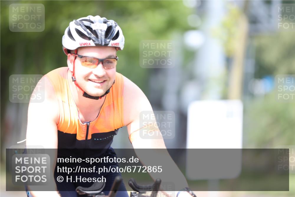 11.08.2024 - GEWOBA Citytriathlon Bremen H.Heesch http://msf.ph/oto/6772865 11.08.2024 11:39:04 Radfahren 821 meine-sportfotos.de