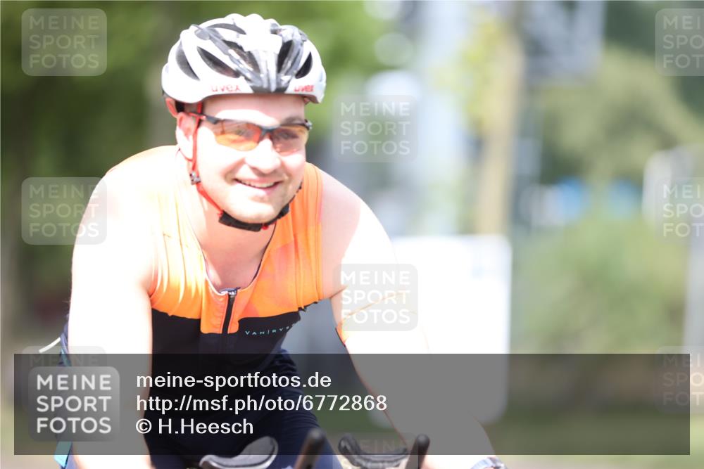 11.08.2024 - GEWOBA Citytriathlon Bremen H.Heesch http://msf.ph/oto/6772868 11.08.2024 11:39:04 Radfahren 821 meine-sportfotos.de