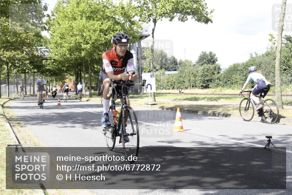 11.08.2024 - GEWOBA Citytriathlon Bremen H.Heesch http://msf.ph/oto/6772872 11.08.2024 13:18:08 Radfahren 213, 320, 367, 369, 451, 522, 526, 535, 540, 541, 557, 615 meine-sportfotos.de