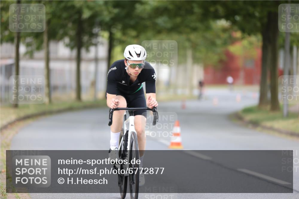 11.08.2024 - GEWOBA Citytriathlon Bremen H.Heesch http://msf.ph/oto/6772877 11.08.2024 11:39:27 Radfahren 782, 823 meine-sportfotos.de