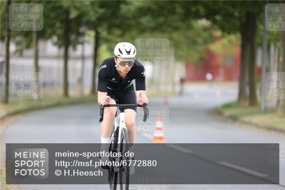 11.08.2024 - GEWOBA Citytriathlon Bremen H.Heesch http://msf.ph/oto/6772880 11.08.2024 11:39:27 Radfahren 782, 823 meine-sportfotos.de