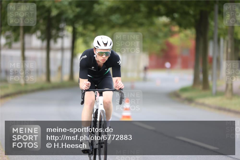 11.08.2024 - GEWOBA Citytriathlon Bremen H.Heesch http://msf.ph/oto/6772883 11.08.2024 11:39:27 Radfahren 782, 823 meine-sportfotos.de