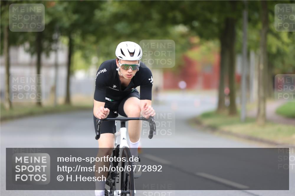 11.08.2024 - GEWOBA Citytriathlon Bremen H.Heesch http://msf.ph/oto/6772892 11.08.2024 11:39:27 Radfahren 782, 823 meine-sportfotos.de