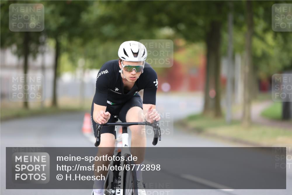 11.08.2024 - GEWOBA Citytriathlon Bremen H.Heesch http://msf.ph/oto/6772898 11.08.2024 11:39:27 Radfahren 782, 823 meine-sportfotos.de