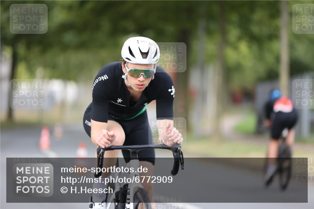 11.08.2024 - GEWOBA Citytriathlon Bremen H.Heesch http://msf.ph/oto/6772909 11.08.2024 11:39:27 Radfahren 782, 823 meine-sportfotos.de