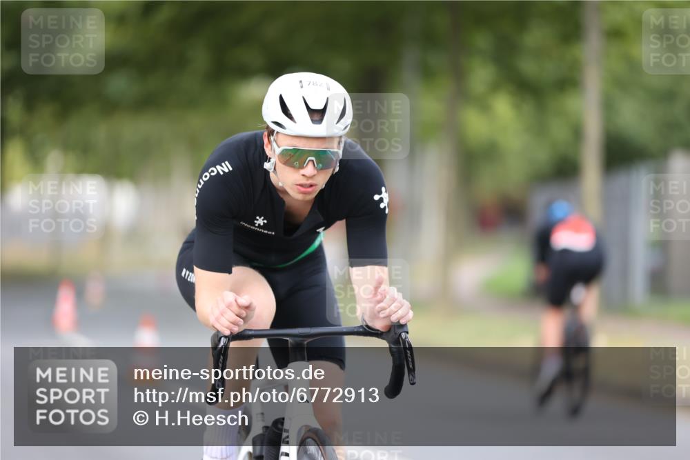 11.08.2024 - GEWOBA Citytriathlon Bremen H.Heesch http://msf.ph/oto/6772913 11.08.2024 11:39:27 Radfahren 782, 823 meine-sportfotos.de