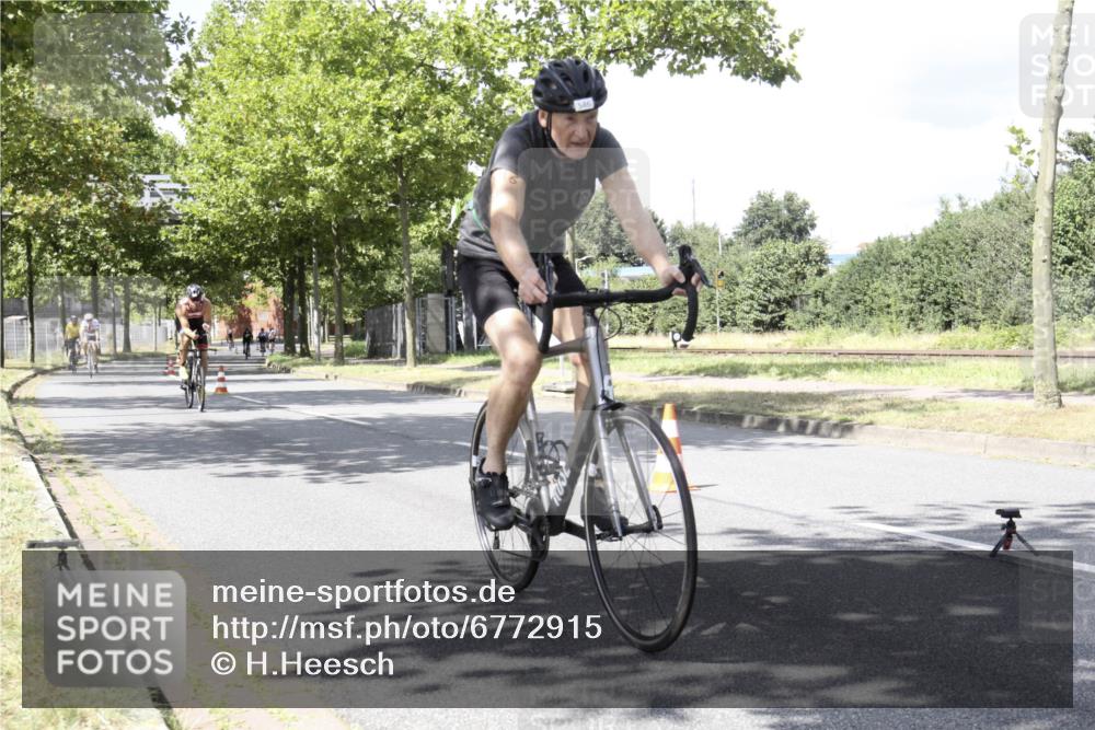 11.08.2024 - GEWOBA Citytriathlon Bremen H.Heesch http://msf.ph/oto/6772915 11.08.2024 13:18:47 Radfahren xxx, 405, 489, 507, 546, 591, 646, 688, 695, 702 meine-sportfotos.de