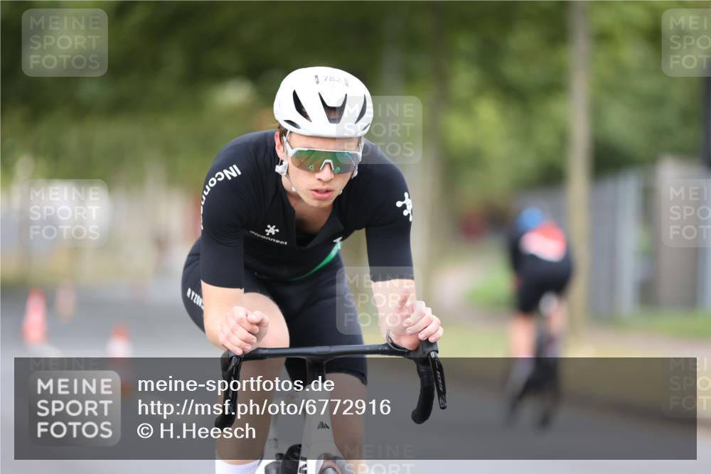 11.08.2024 - GEWOBA Citytriathlon Bremen H.Heesch http://msf.ph/oto/6772916 11.08.2024 11:39:27 Radfahren 782, 823 meine-sportfotos.de