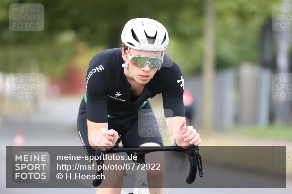 11.08.2024 - GEWOBA Citytriathlon Bremen H.Heesch http://msf.ph/oto/6772922 11.08.2024 11:39:28 Radfahren 782, 823 meine-sportfotos.de