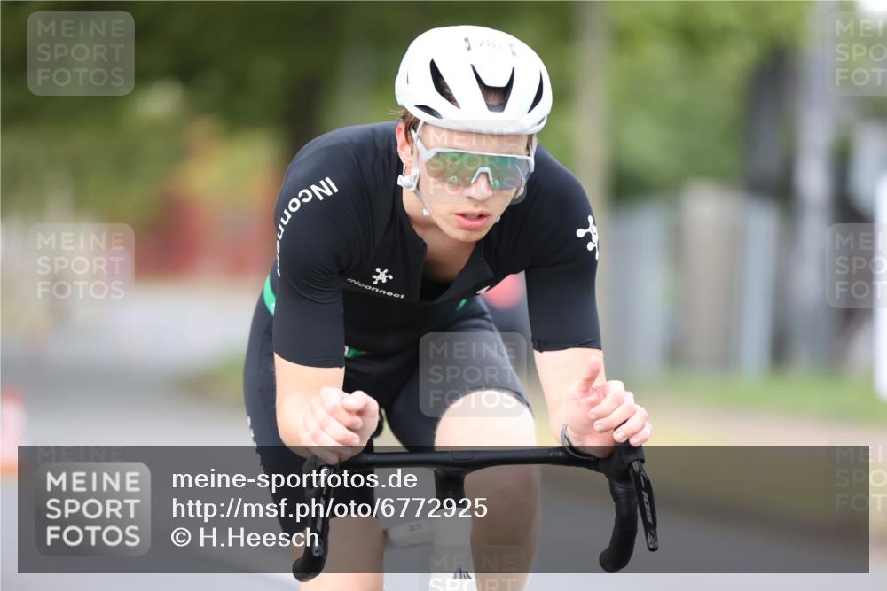 11.08.2024 - GEWOBA Citytriathlon Bremen H.Heesch http://msf.ph/oto/6772925 11.08.2024 11:39:28 Radfahren 782, 823 meine-sportfotos.de