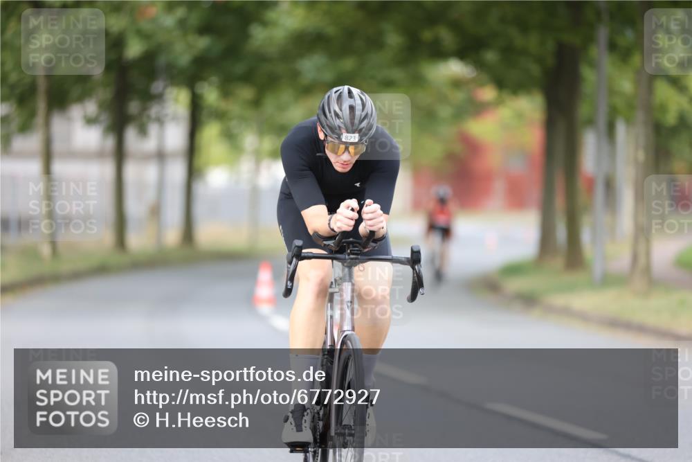 11.08.2024 - GEWOBA Citytriathlon Bremen H.Heesch http://msf.ph/oto/6772927 11.08.2024 11:39:36 Radfahren 782, 823 meine-sportfotos.de