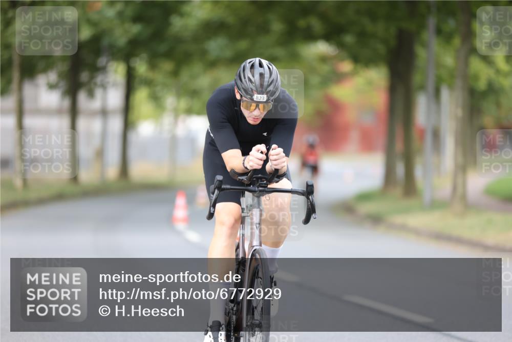 11.08.2024 - GEWOBA Citytriathlon Bremen H.Heesch http://msf.ph/oto/6772929 11.08.2024 11:39:36 Radfahren 782, 823 meine-sportfotos.de