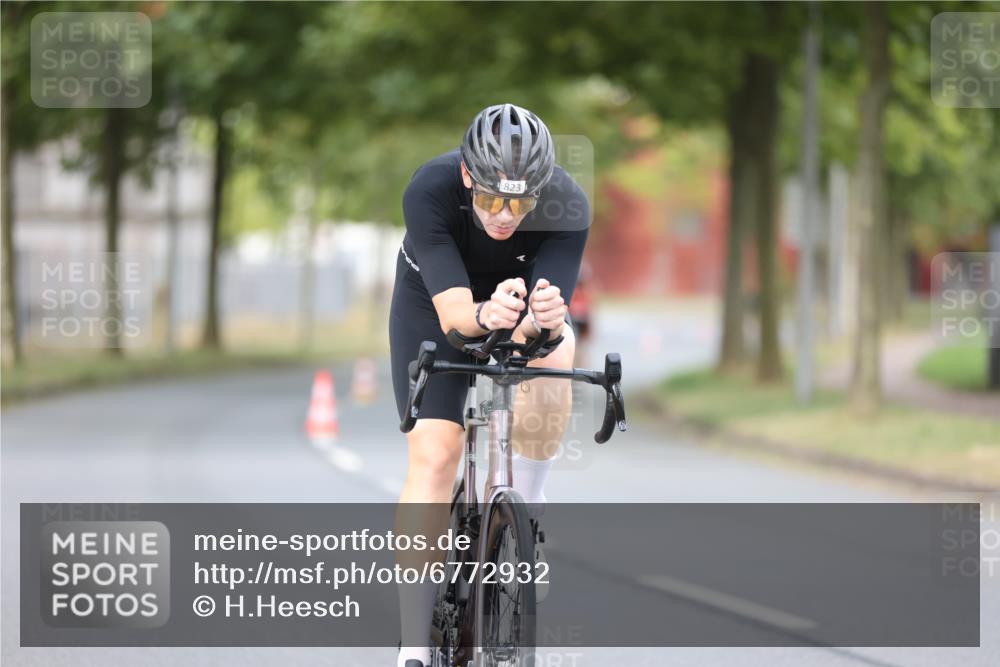 11.08.2024 - GEWOBA Citytriathlon Bremen H.Heesch http://msf.ph/oto/6772932 11.08.2024 11:39:36 Radfahren 782, 823 meine-sportfotos.de
