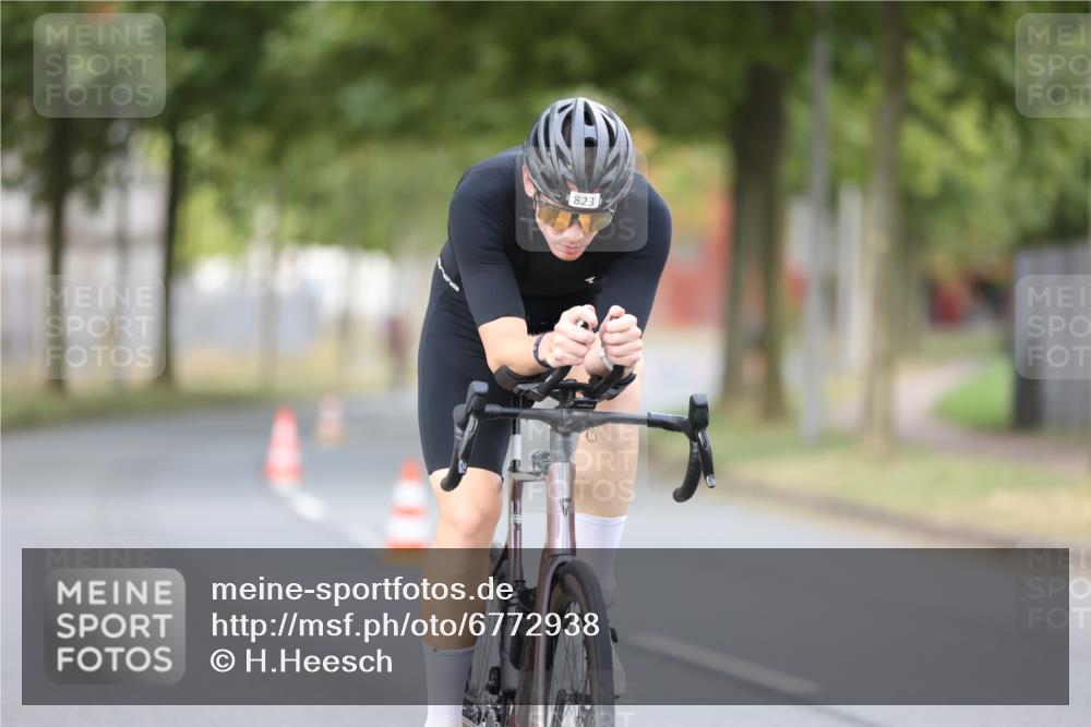 11.08.2024 - GEWOBA Citytriathlon Bremen H.Heesch http://msf.ph/oto/6772938 11.08.2024 11:39:37 Radfahren 782, 823 meine-sportfotos.de