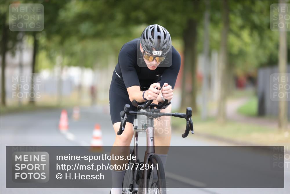 11.08.2024 - GEWOBA Citytriathlon Bremen H.Heesch http://msf.ph/oto/6772941 11.08.2024 11:39:37 Radfahren 782, 823 meine-sportfotos.de