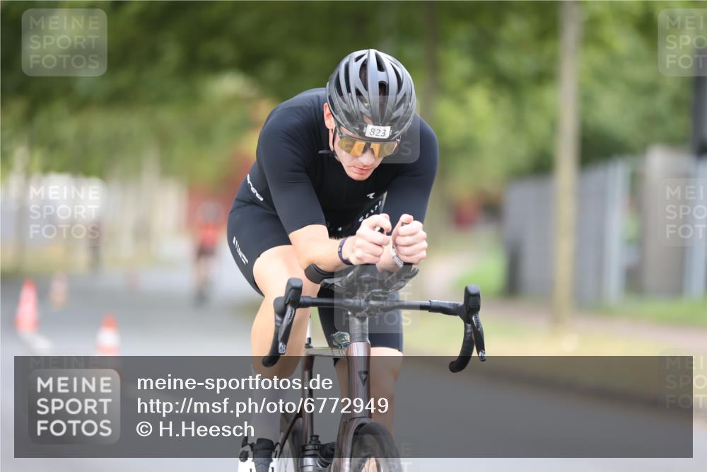11.08.2024 - GEWOBA Citytriathlon Bremen H.Heesch http://msf.ph/oto/6772949 11.08.2024 11:39:37 Radfahren 782, 823 meine-sportfotos.de