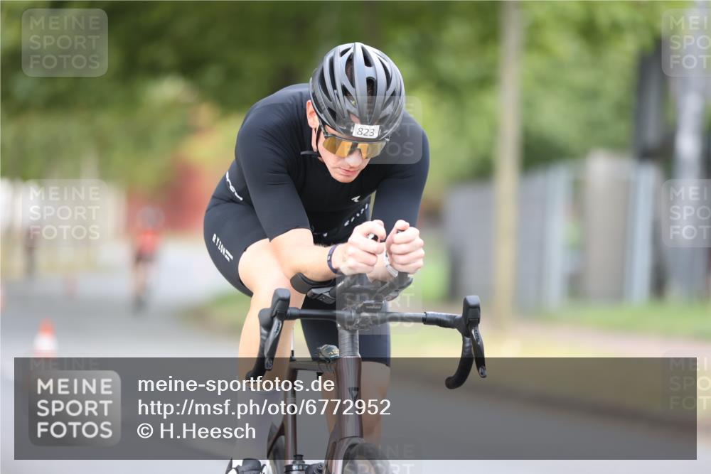 11.08.2024 - GEWOBA Citytriathlon Bremen H.Heesch http://msf.ph/oto/6772952 11.08.2024 11:39:37 Radfahren 782, 823 meine-sportfotos.de