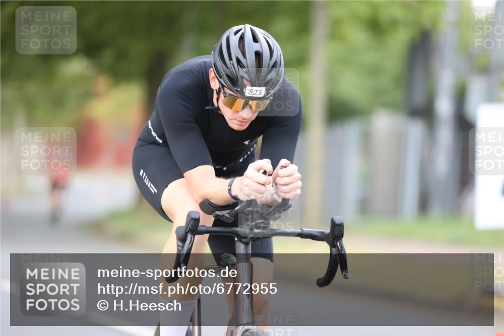 11.08.2024 - GEWOBA Citytriathlon Bremen H.Heesch http://msf.ph/oto/6772955 11.08.2024 11:39:37 Radfahren 782, 823 meine-sportfotos.de