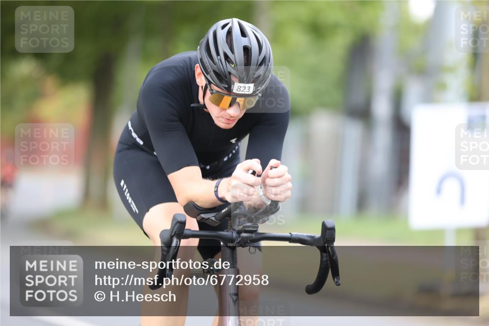 11.08.2024 - GEWOBA Citytriathlon Bremen H.Heesch http://msf.ph/oto/6772958 11.08.2024 11:39:37 Radfahren 782, 823 meine-sportfotos.de
