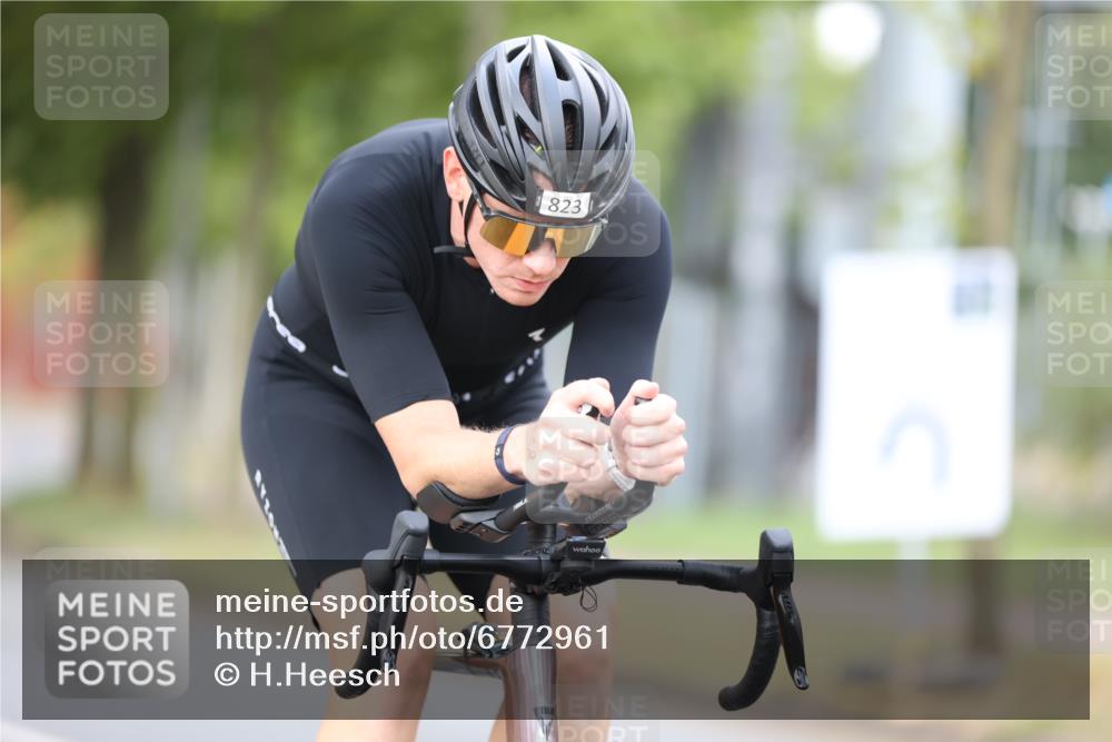 11.08.2024 - GEWOBA Citytriathlon Bremen H.Heesch http://msf.ph/oto/6772961 11.08.2024 11:39:37 Radfahren 782, 823 meine-sportfotos.de