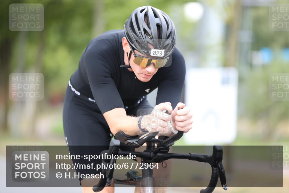 11.08.2024 - GEWOBA Citytriathlon Bremen H.Heesch http://msf.ph/oto/6772964 11.08.2024 11:39:37 Radfahren 782, 823 meine-sportfotos.de