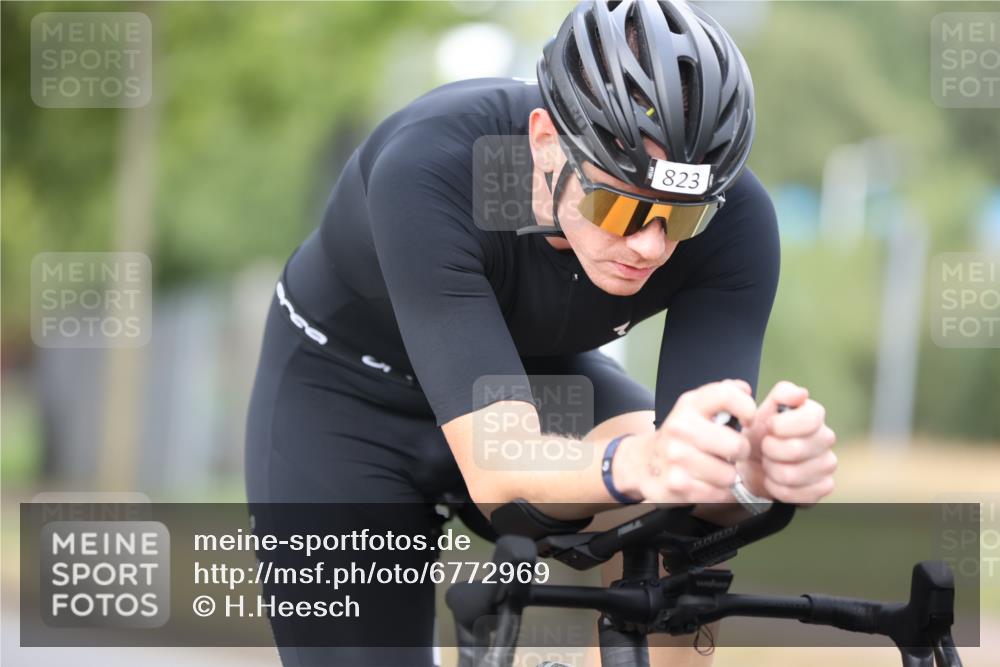 11.08.2024 - GEWOBA Citytriathlon Bremen H.Heesch http://msf.ph/oto/6772969 11.08.2024 11:39:37 Radfahren 782, 823 meine-sportfotos.de