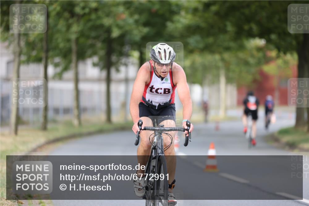 11.08.2024 - GEWOBA Citytriathlon Bremen H.Heesch http://msf.ph/oto/6772991 11.08.2024 11:39:45 Radfahren 807, 820, 823, 878 meine-sportfotos.de
